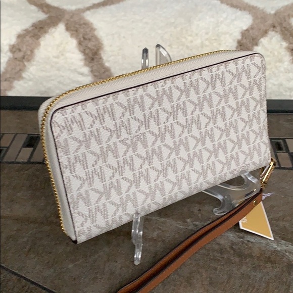 Michael Kors Jet Set Travel LG Flat MF PHN CSE - Picture 15 of 16